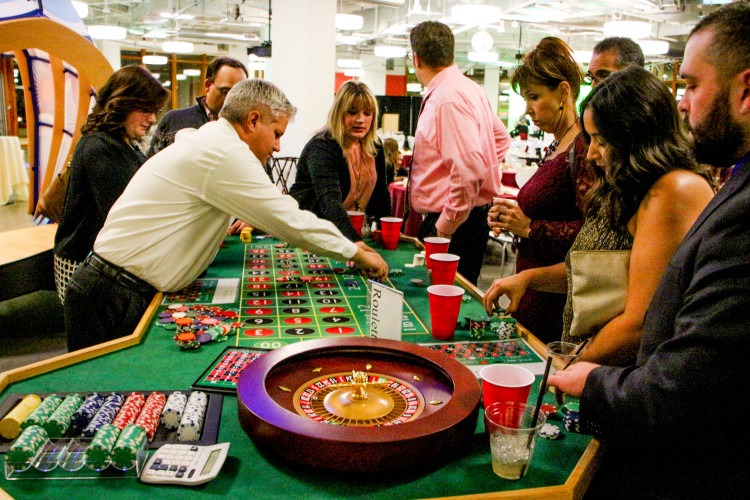 Roulette Table w/ skirt & Dealer