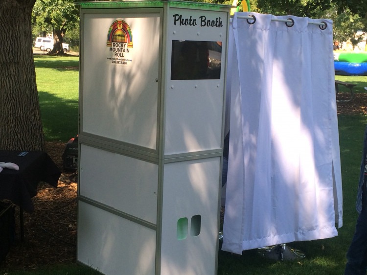 Photo Booth -White w/ attendant - no print